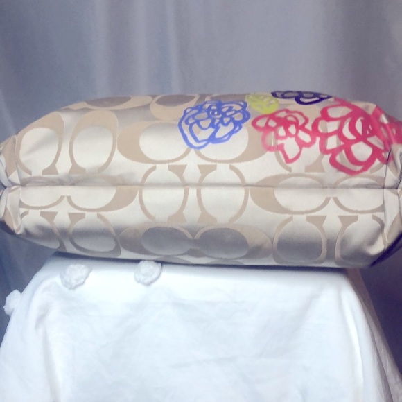 COACH Signature Daisy Appliqué Multicolor printed flower motif canvas tote. - Picture 14 of 15